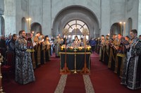 Adunați pentru prohodirea Celui fără de moarte