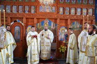 Binecuvântare de lucrări şi Liturghie arhierească în Parohia Chioag
