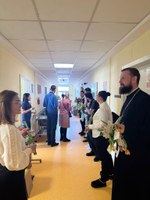 Bucurie adusă în saloanele spitalului de tinerii voluntari ai ASCOR Oradea