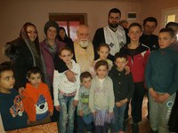 Casă nouă pentru o familie cu 9 copii din Parhida