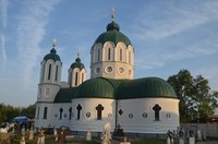 Chiriarhul Oradiei a târnosit noua biserică din Poieni de Sus