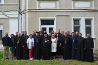 Chiriarhul Oradiei a vizitat copiii de la  Centrul de recuperare pentru copii din Băile 1 Mai și a oferit daruri