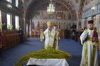 Chiriarhul Oradiei la Mănăstirea Sfânta Cruce din Oradea  de praznicul Intrării Domnului în Ierusalim