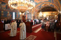 Învierea lui Hristos –  nu spectacol al luminilor, ci chemare a Luminii