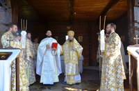 Liturghie arhierească şi sfinţire de troiţă în parohia Brăteşti, Protopopiatul Tinca
