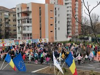 Prețuim Școala și Neamul. Elevii Liceului Ortodox din Oradea și-au cinstit înaintașii 