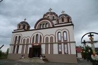 Prima Liturghie arhierească în biserica Sfântului Vasile și a Sfintei Ecaterina din cartierul orădean Grigorescu