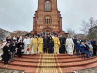 Slujire arhierească de hram în Parohia „Sfântul Apostol Andrei” din Oradea. Cel întâi chemat, primul mărturisitor al Învierii pe pământul nostru