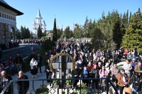 Slujire arhierească de hram la Mănăstirea Sfintei Cruci din Oradea. 34 de ani de la sfințirea pietrei de temelie a primei mănăstiri ortodoxe din Oradea