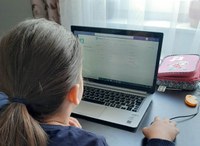 Tablete și dispozitive electronice oferite elevilor din Bihor