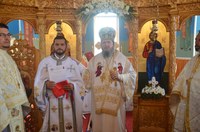 Târnosire de biserică şi Liturghie arhierească în parohia Călătani